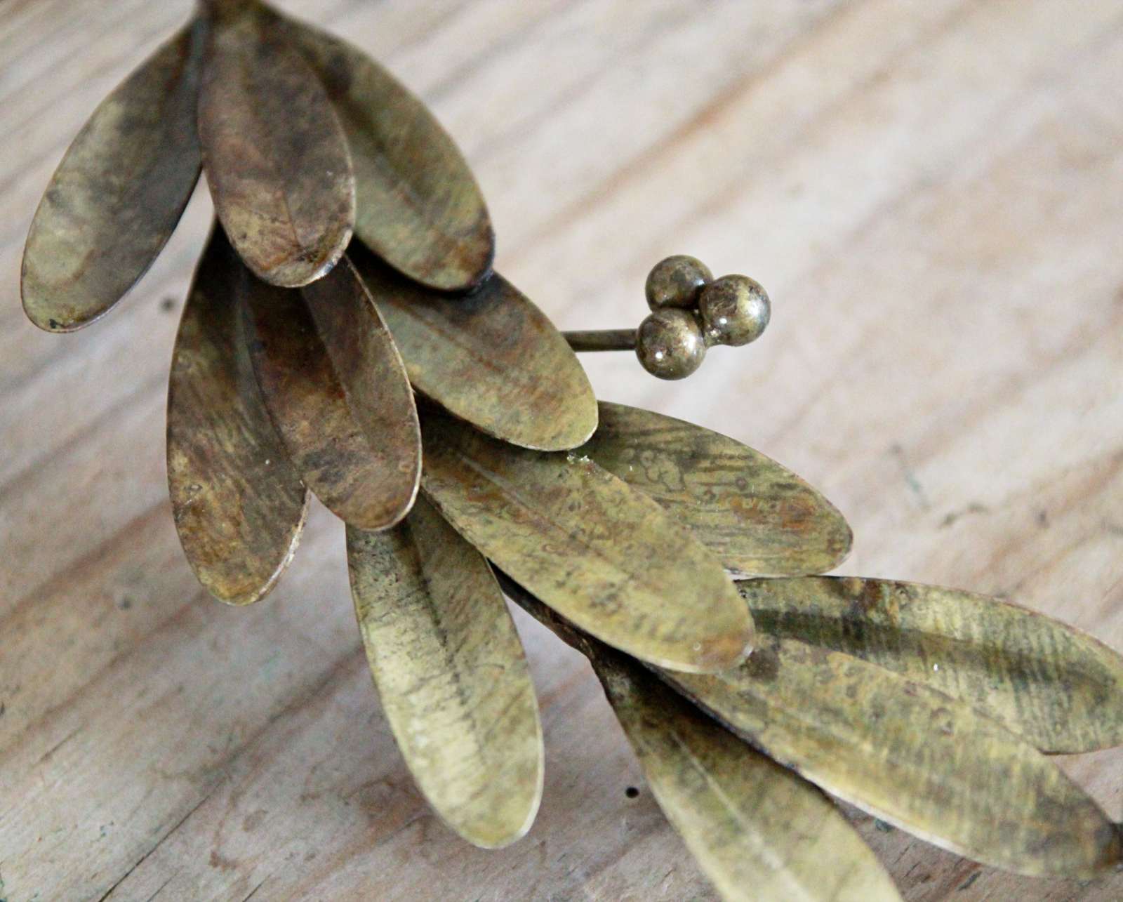 Olive Branch Candle Ring - Antique Gold