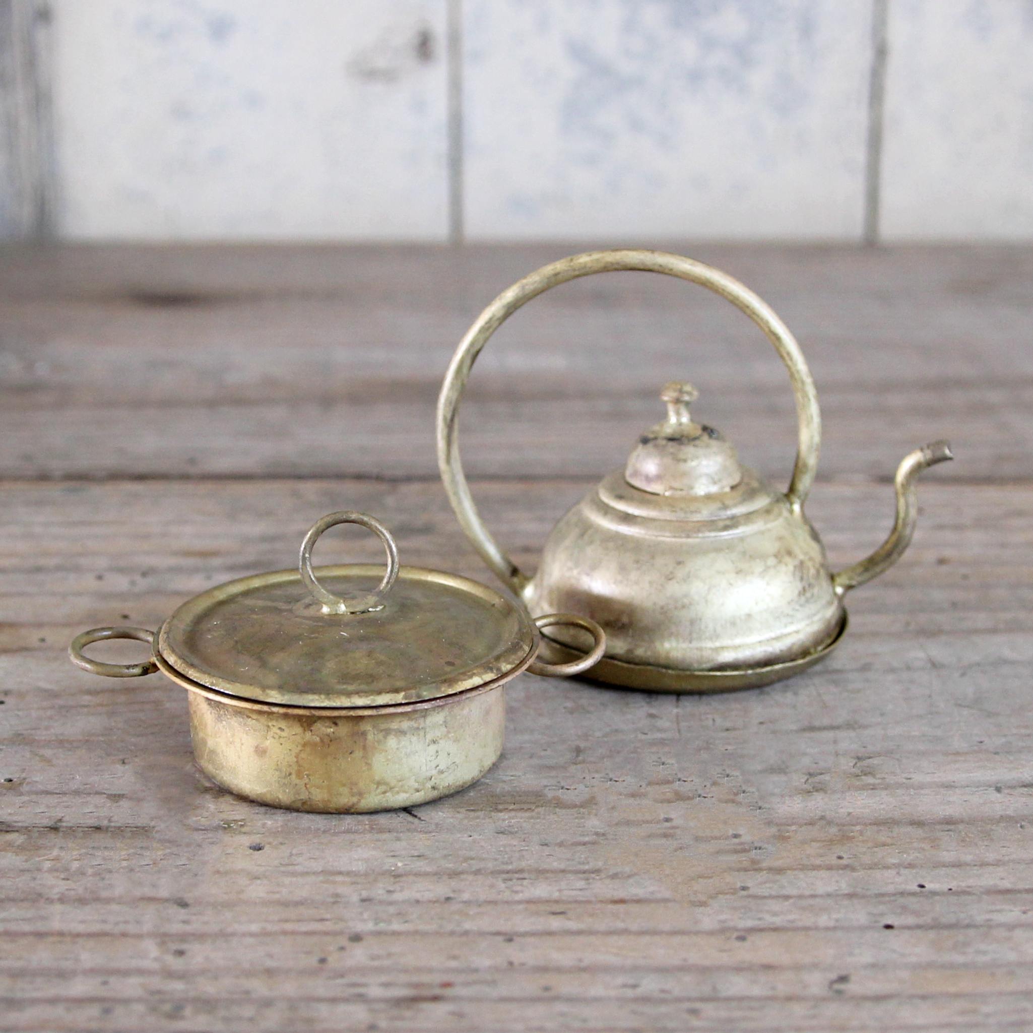 Traditional Victorian Brass Saucepan and Kettle Decoration