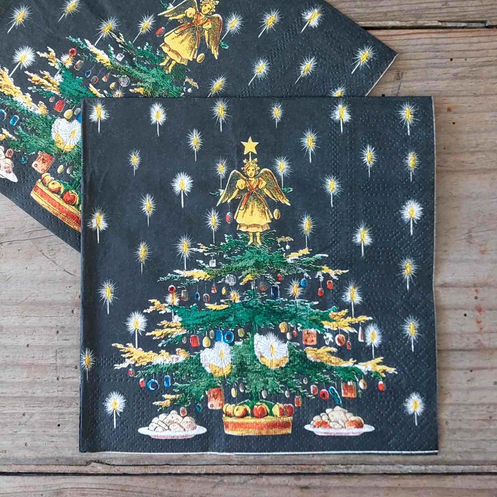 Set of 20 Christmas Paper Napkins. Decorate your Christmas table with these festive Christmas paper napkins.