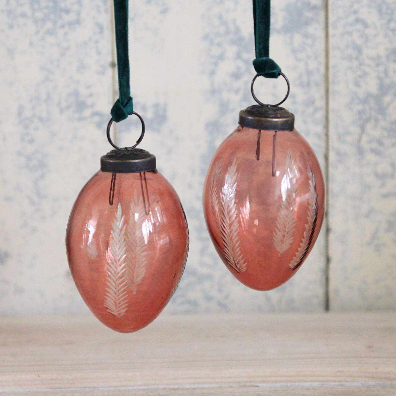 Etched Glass Bauble - Rose