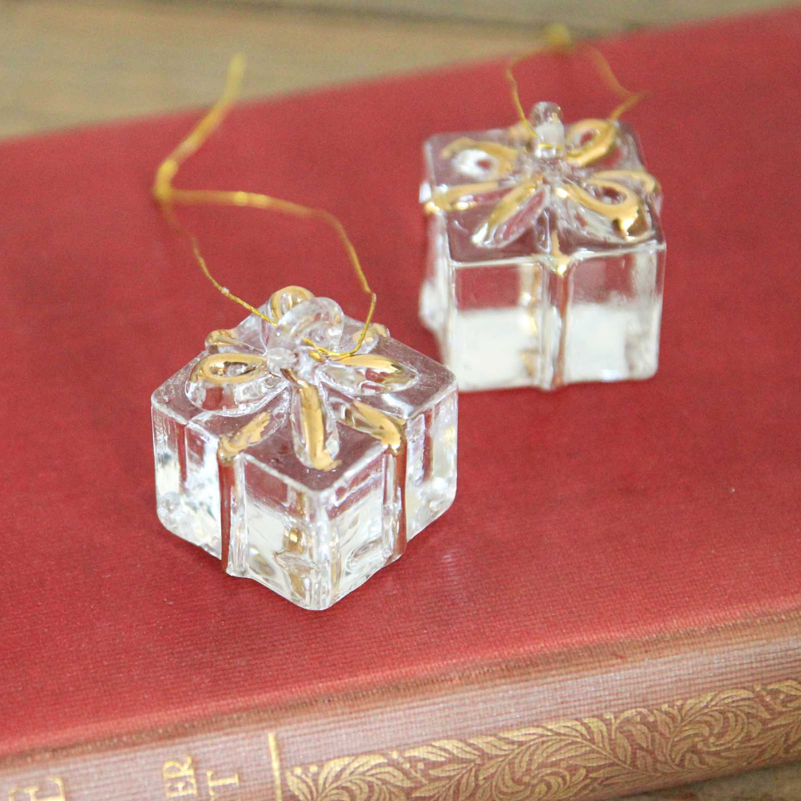 Glass Present Decoration - Gold Ribbon