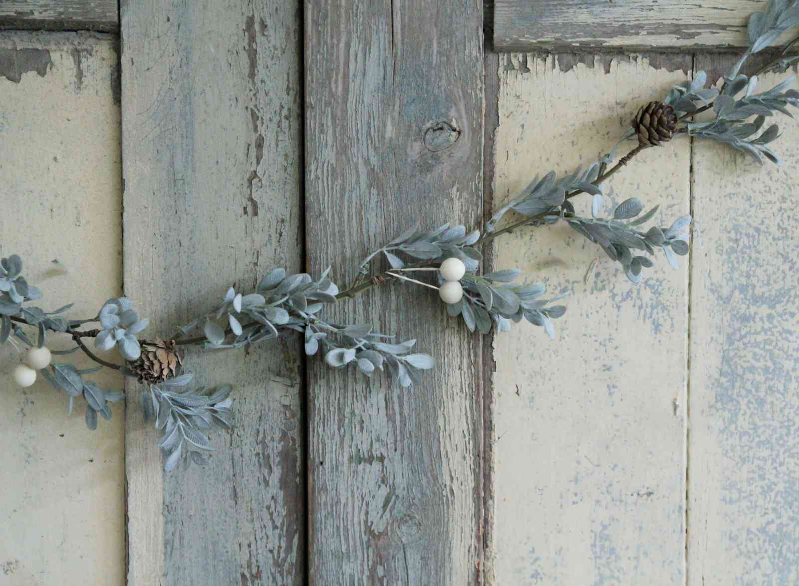 Pine Cone & White Berry Garland