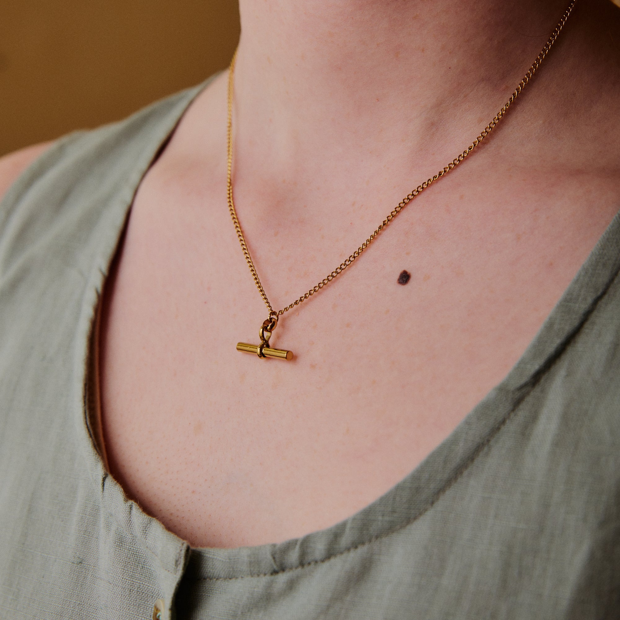 Classic T Bar Necklace - 18k Gold Plated