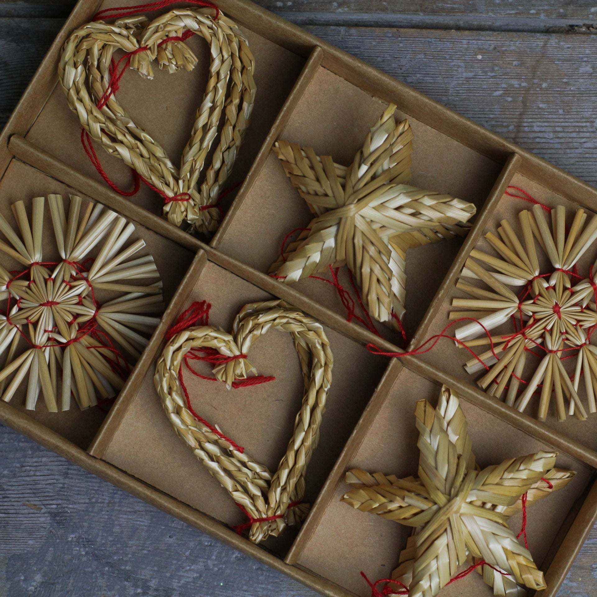 Traditional Straw Decoration Set - Homeware Store