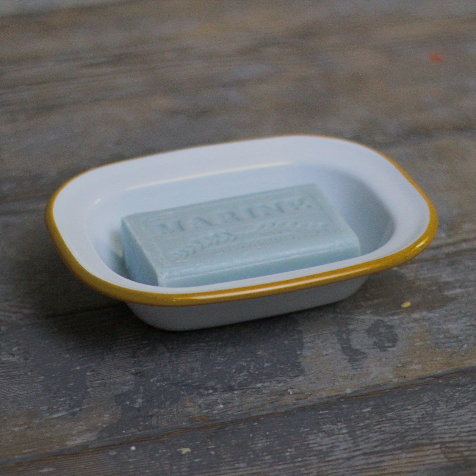 Small Enamel Pie Dish, White & Mustard - Homeware Store