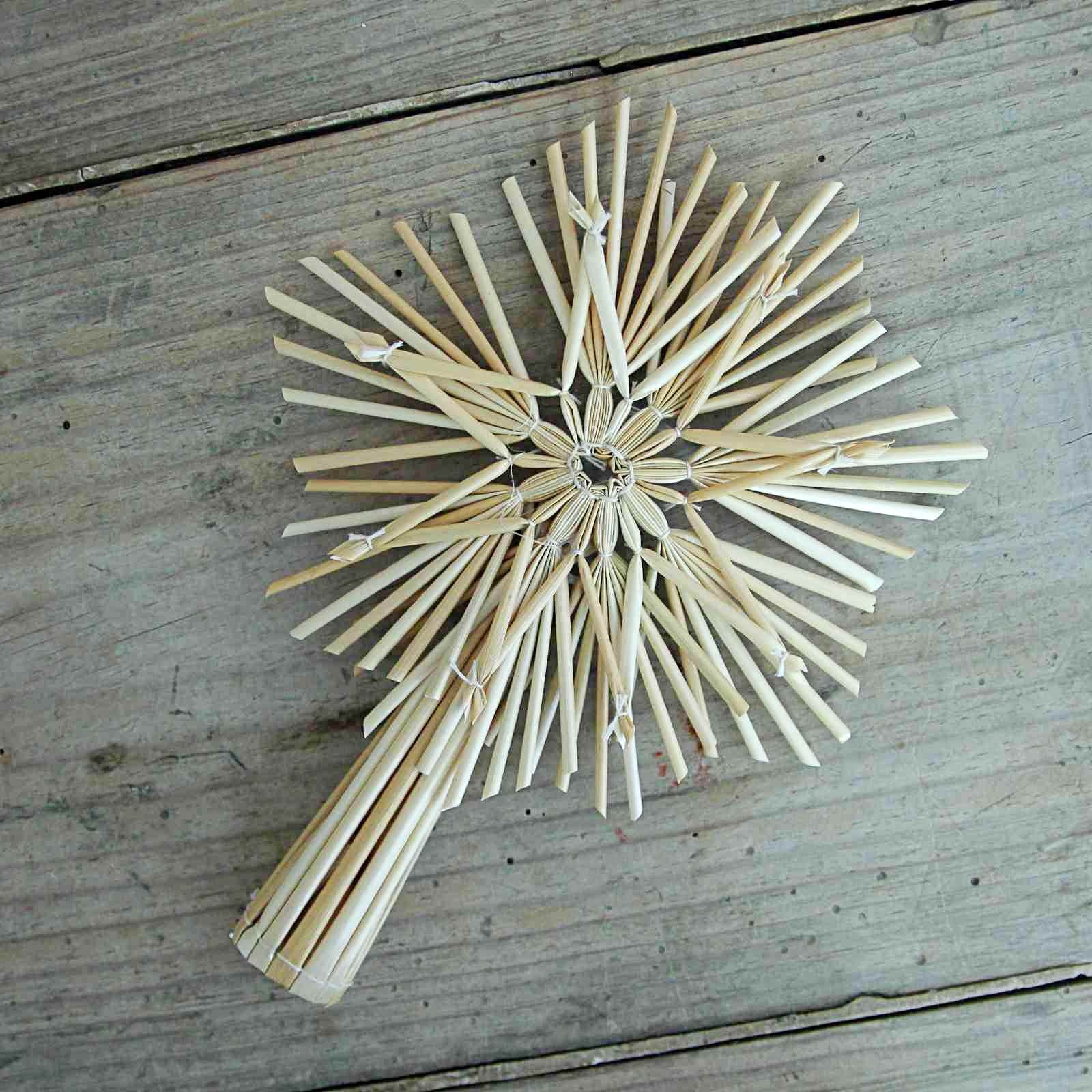 Traditional Straw Star Tree Topper - vintage Christmas decoration