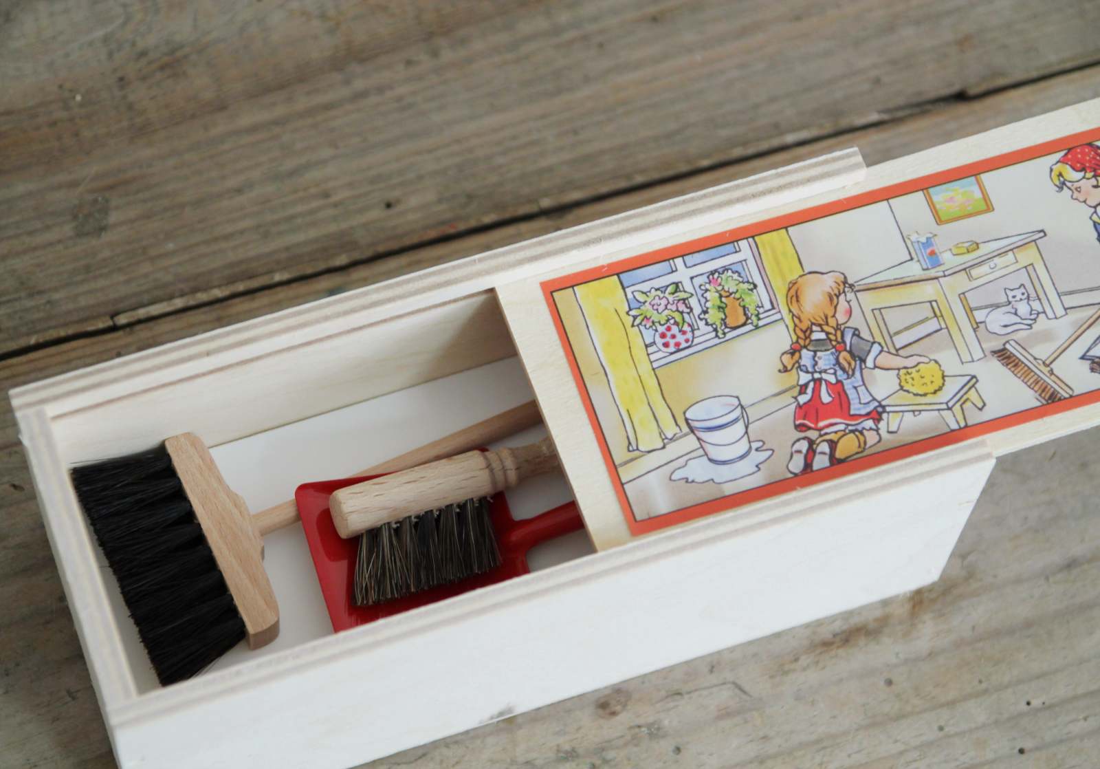 Doll's Sweeping Set in vintage Box
