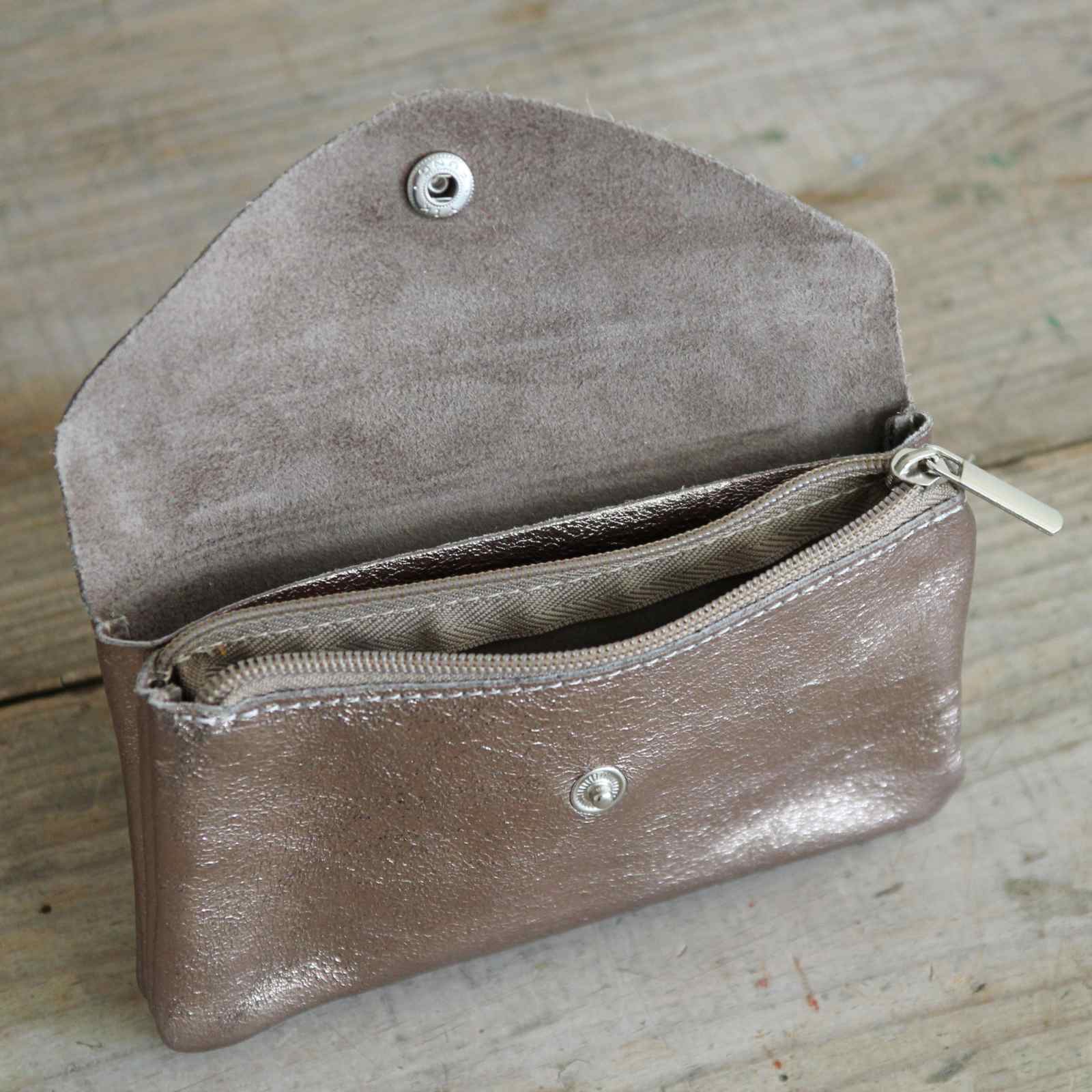 Leather purse made from 100% leather, popper fastening with zip compartment
