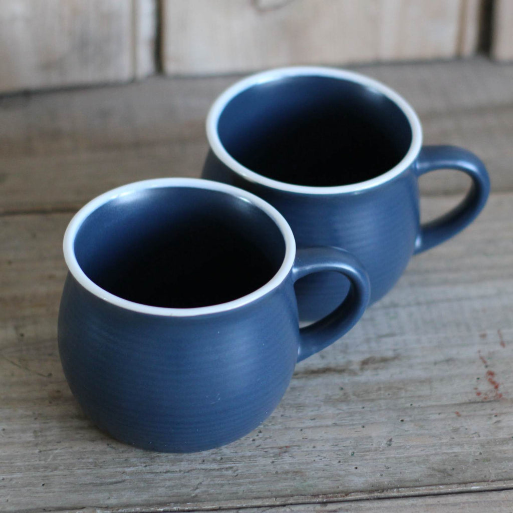 stoneware mug blue with white rim