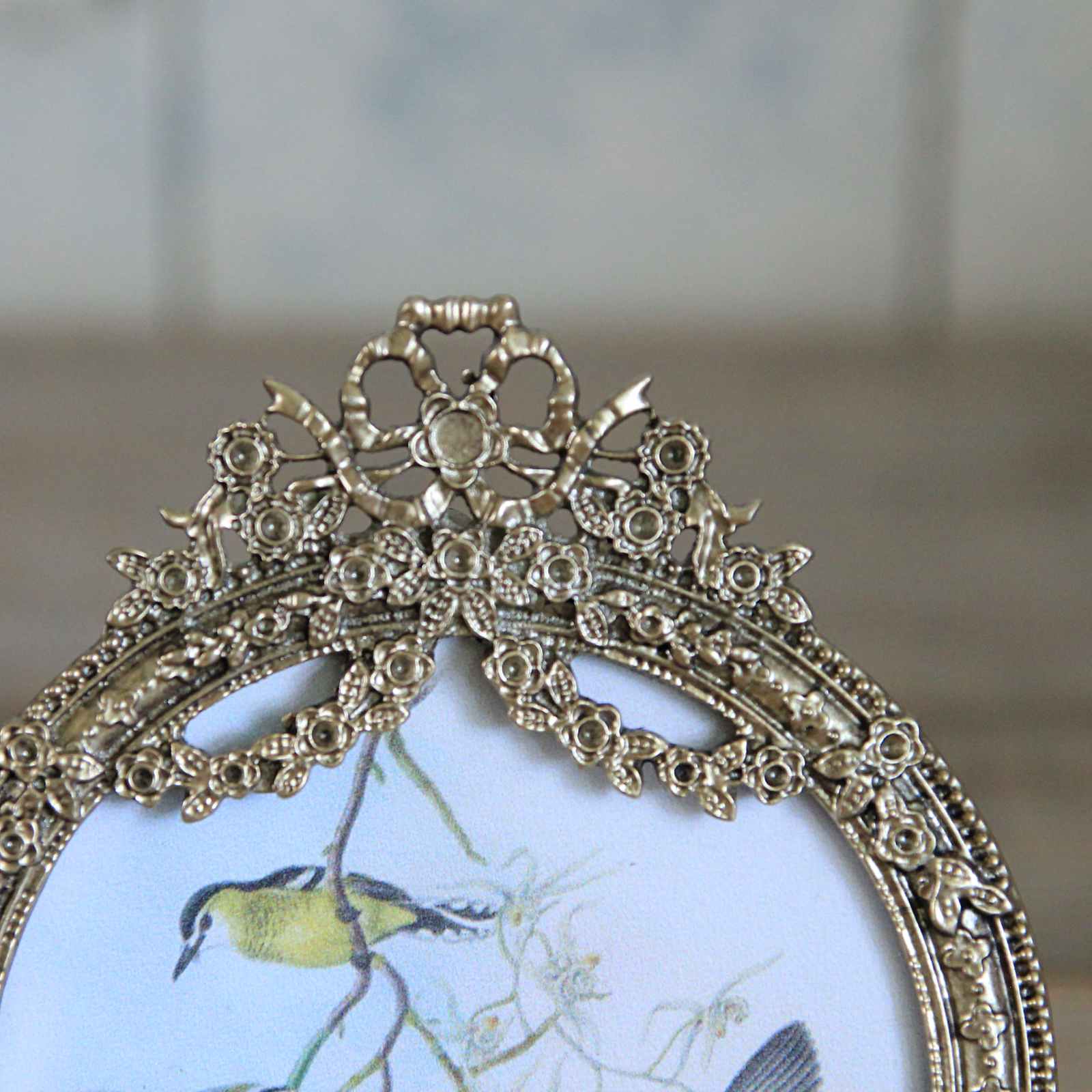 Ornate Antique Gold Round Frame