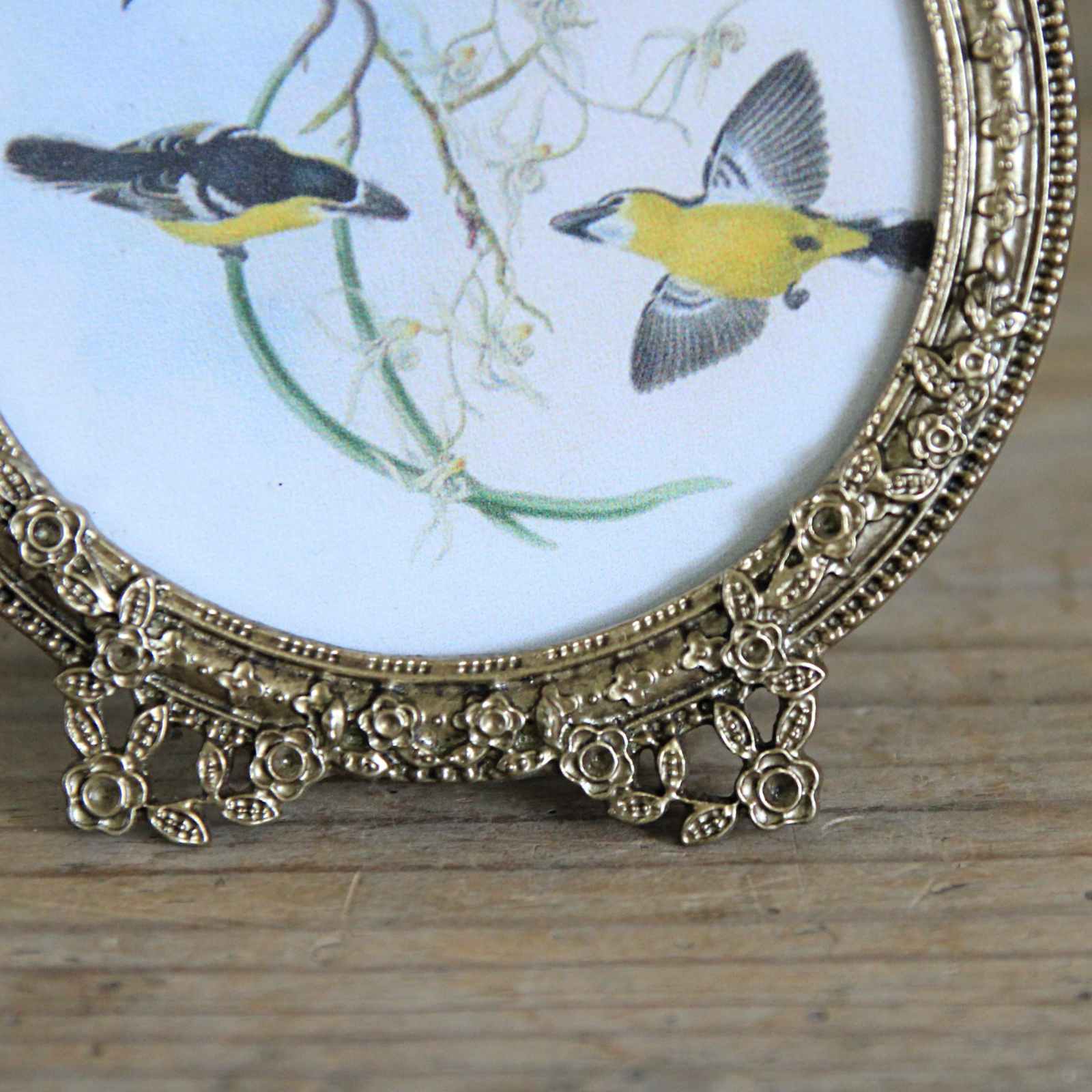 Antique Gold Round Frame