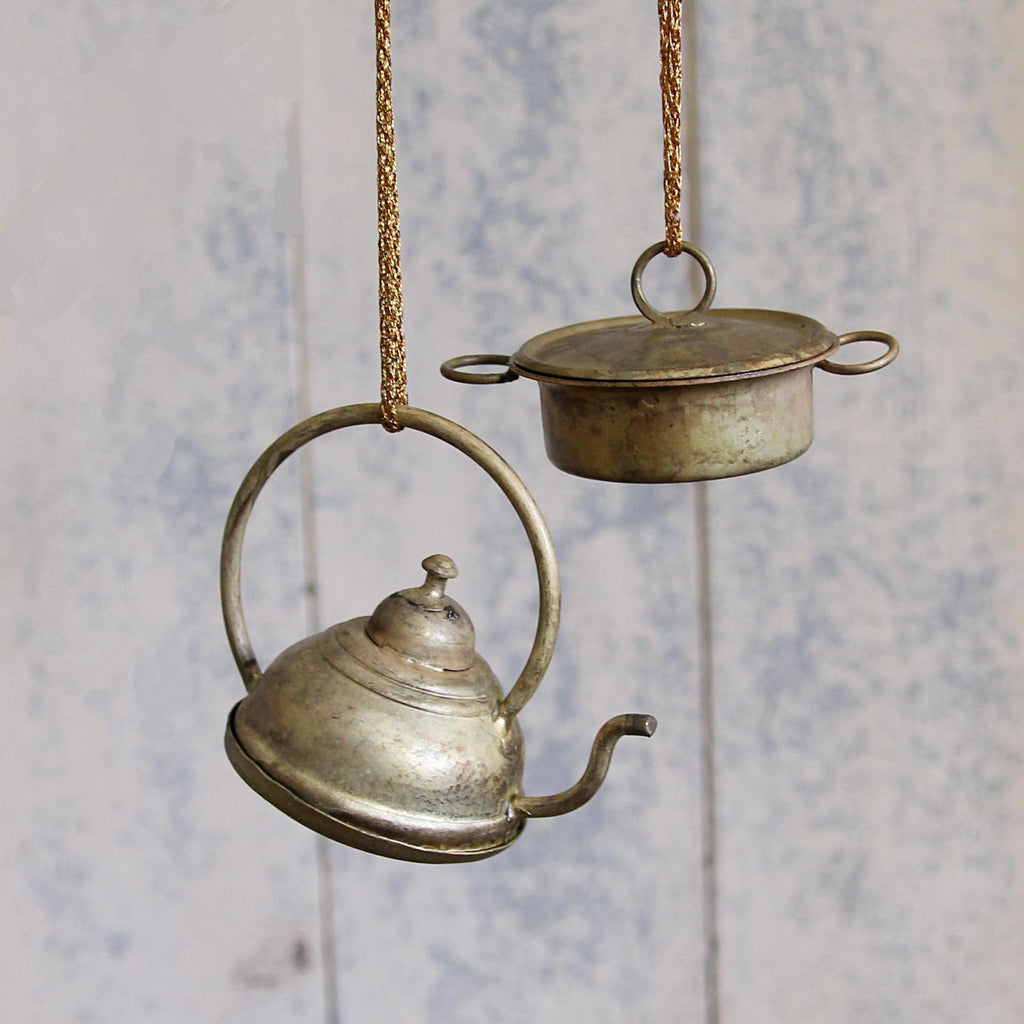 Traditional Victorian Brass Saucepan and Teapot  Decoration 