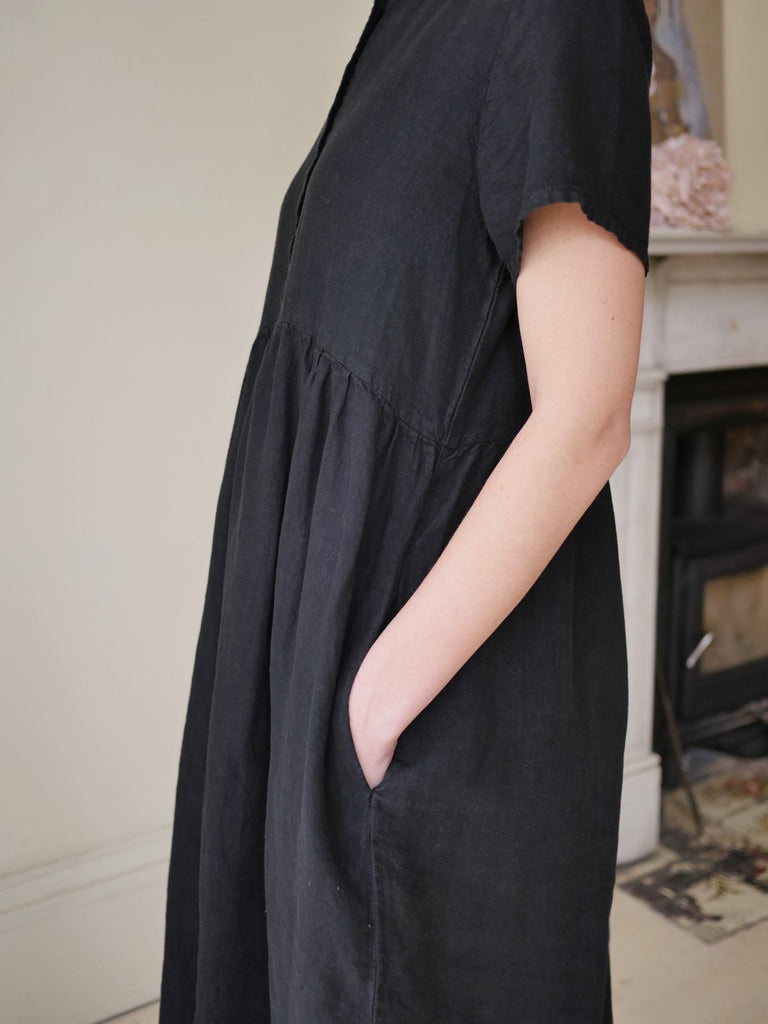 Black dress with pockets linen