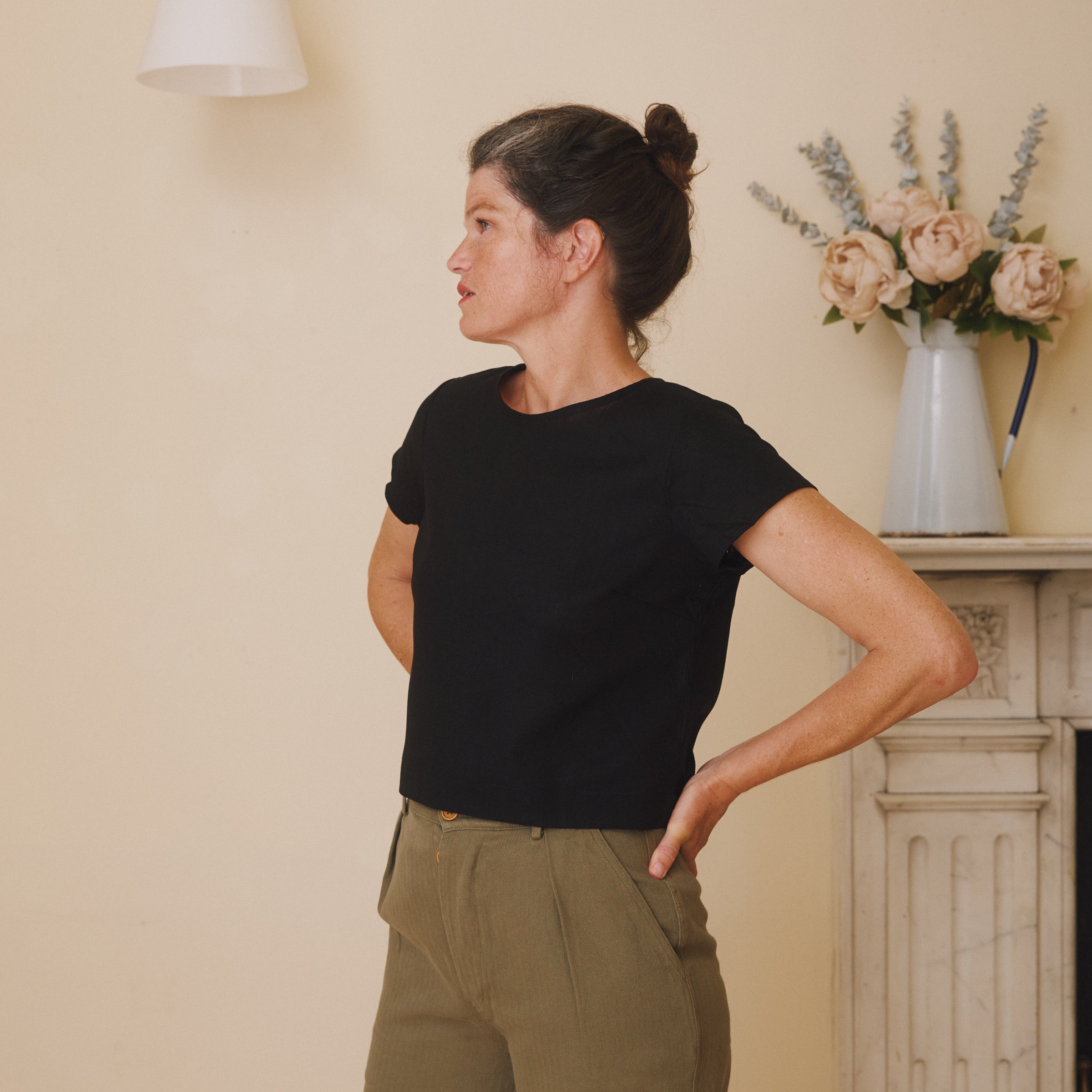 Cropped Linen Button Back Tshirt - Black