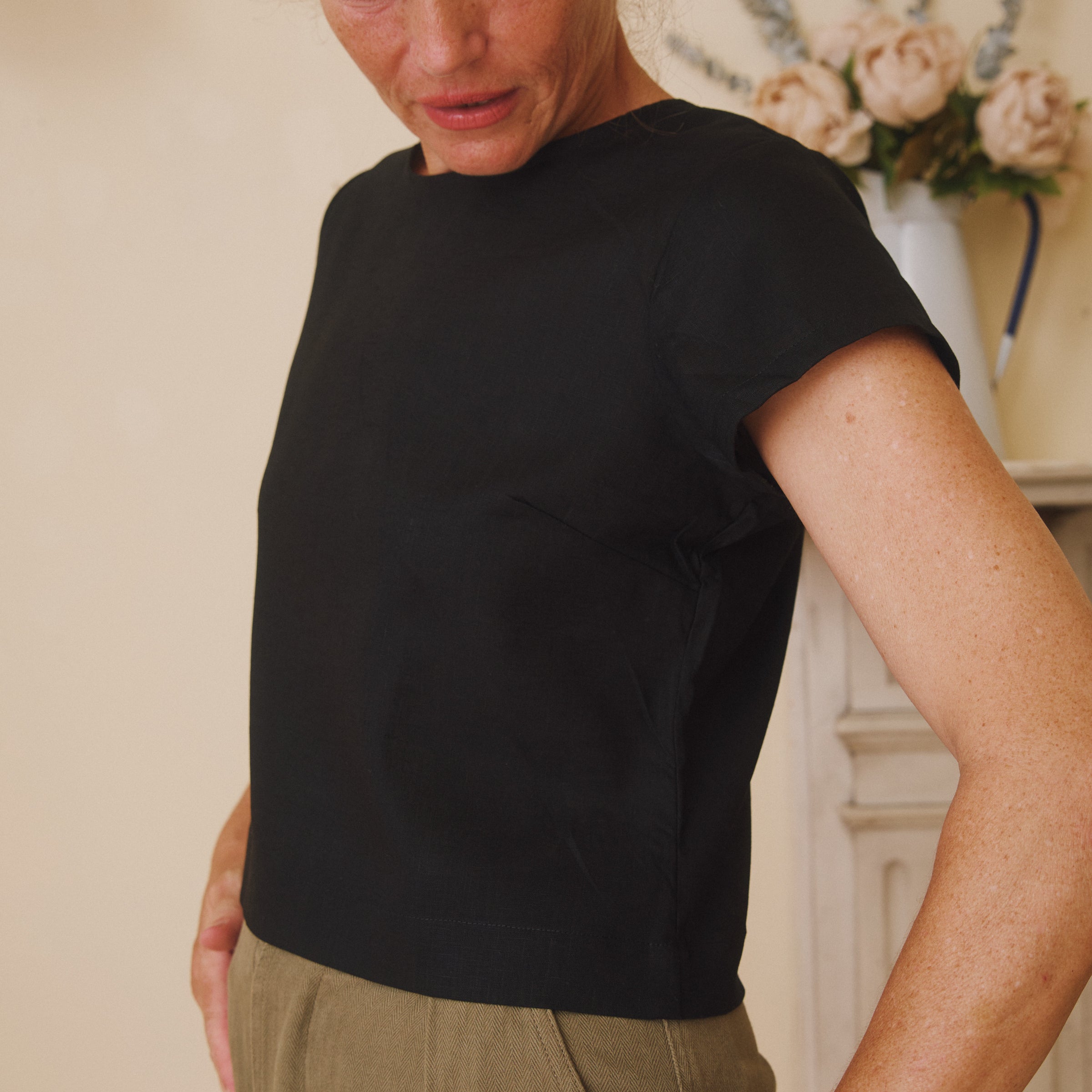 Cropped Linen Button Back Tee - Black
