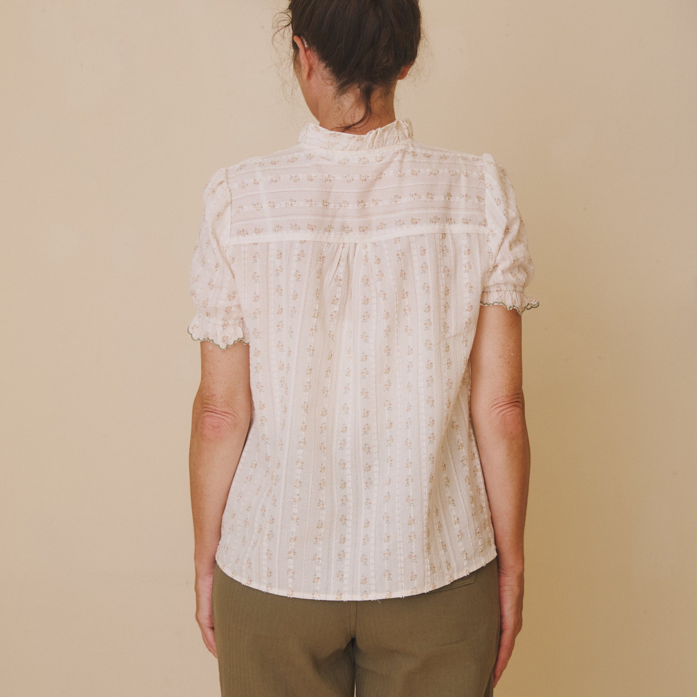 Bella Blouse - Short Sleeve Floral