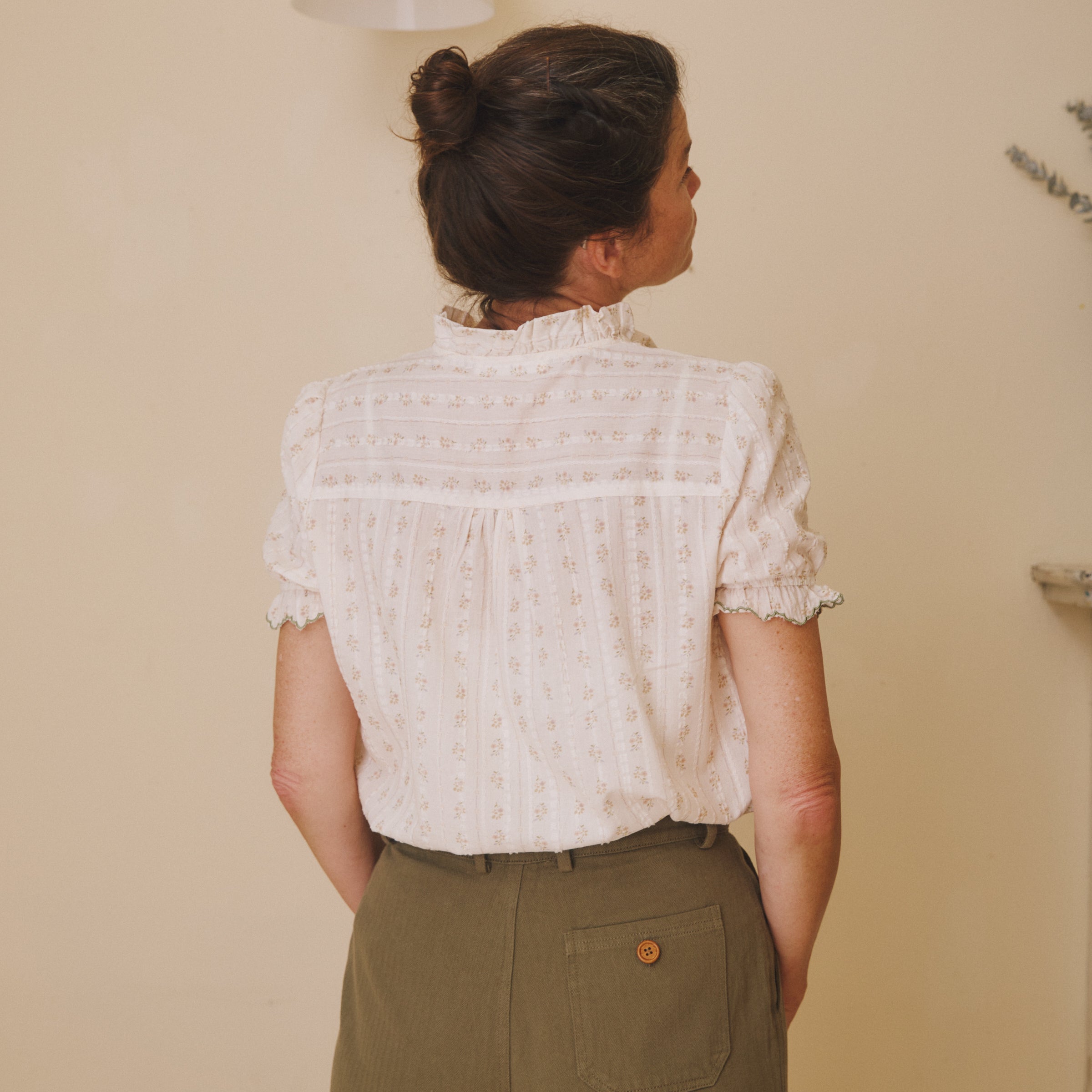 Bella Blouse - Short Sleeve Floral