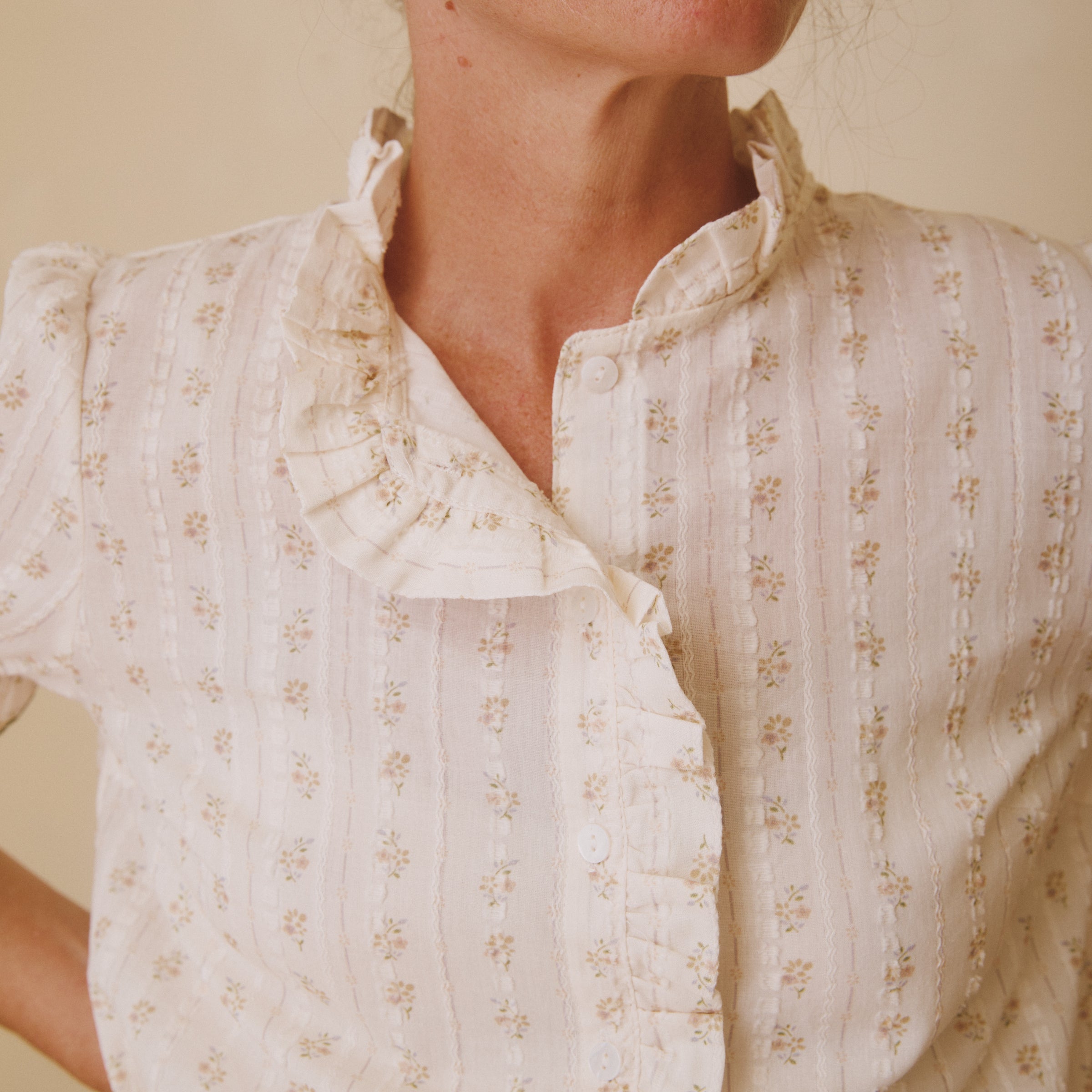 Bella Blouse - Short Sleeve Floral