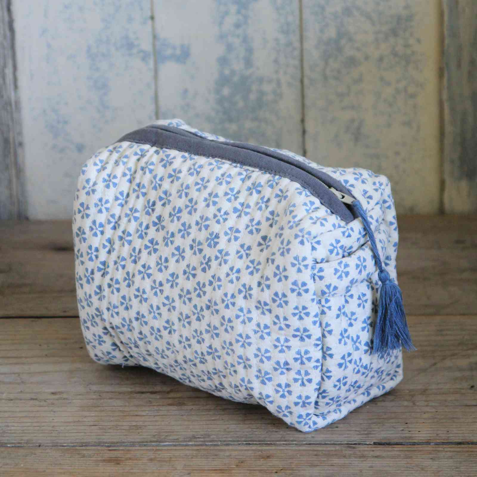 Cornflower Floral Quilted Wash Bag Medium