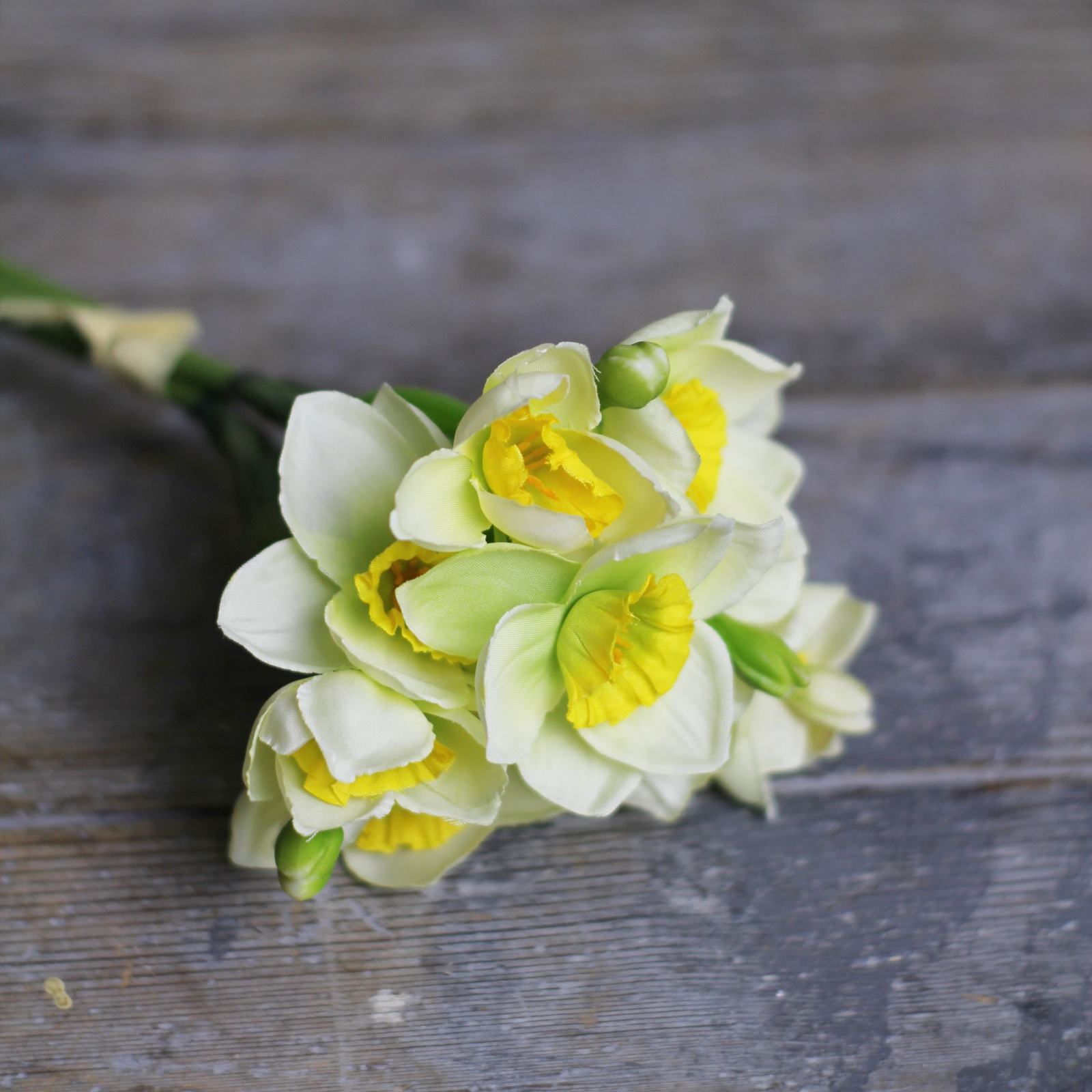 Silk daffodils