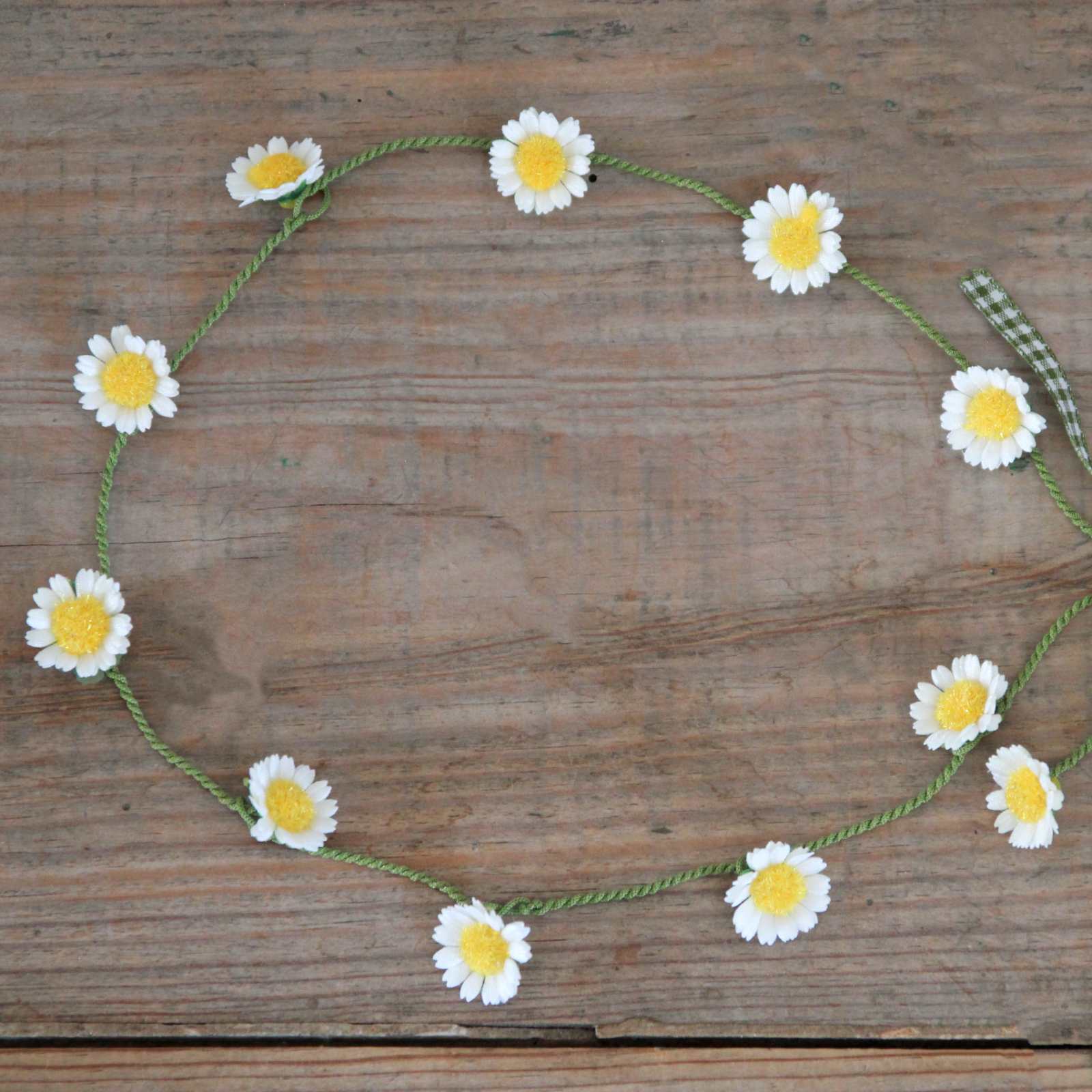 Silk daisy chain