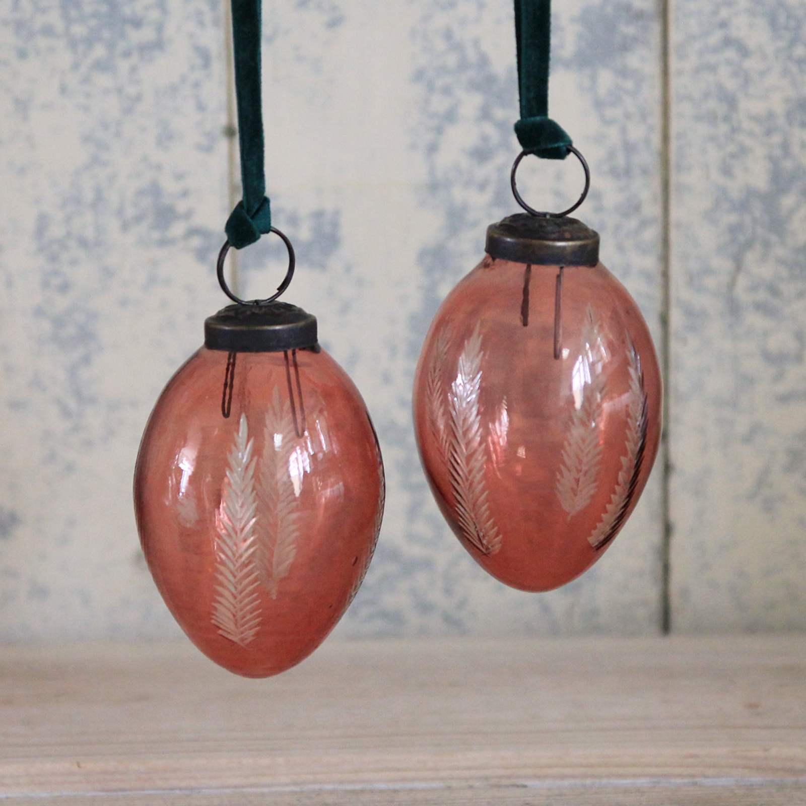 Etched Glass Bauble - Rose