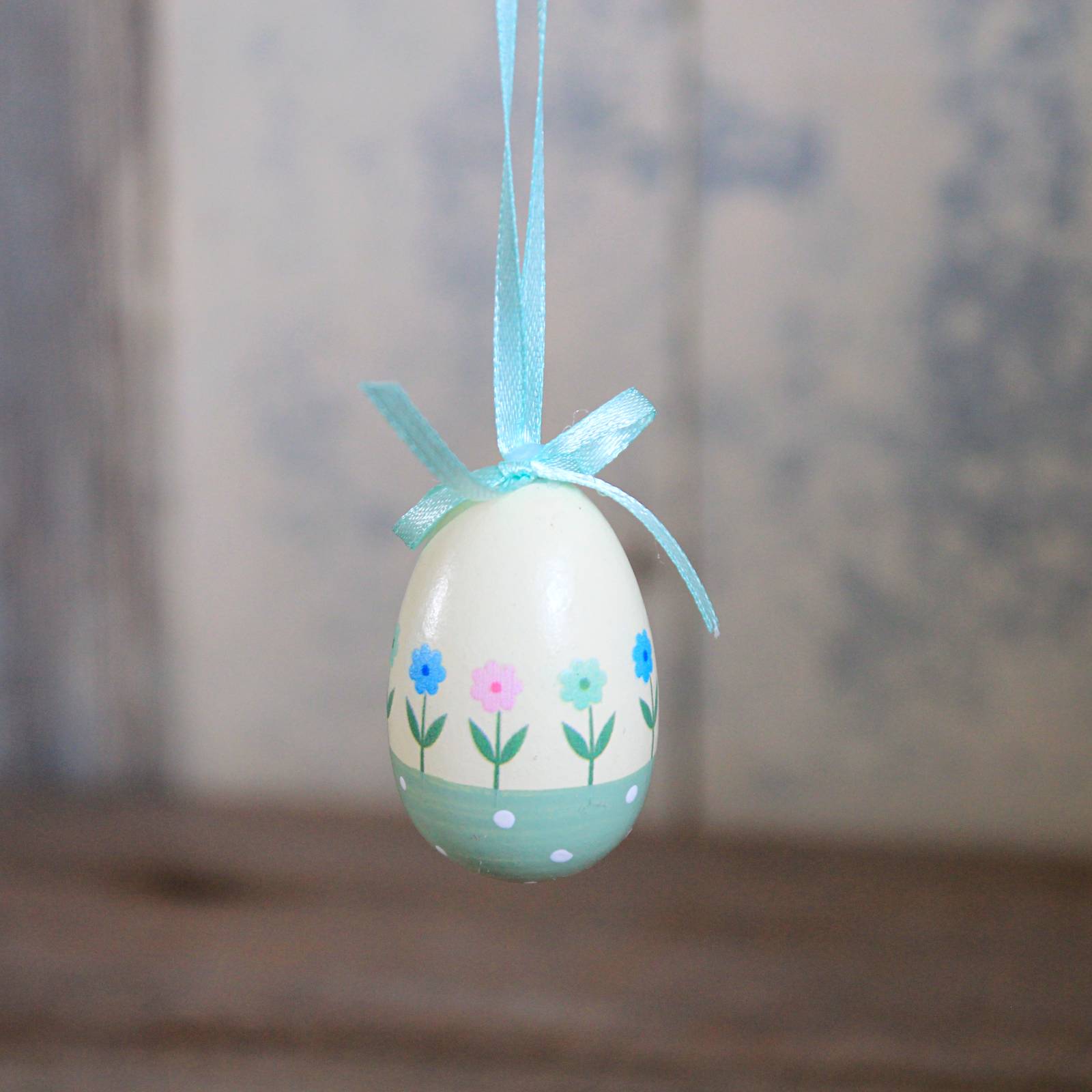 Green Wood Egg Decoration - Pastel Bow