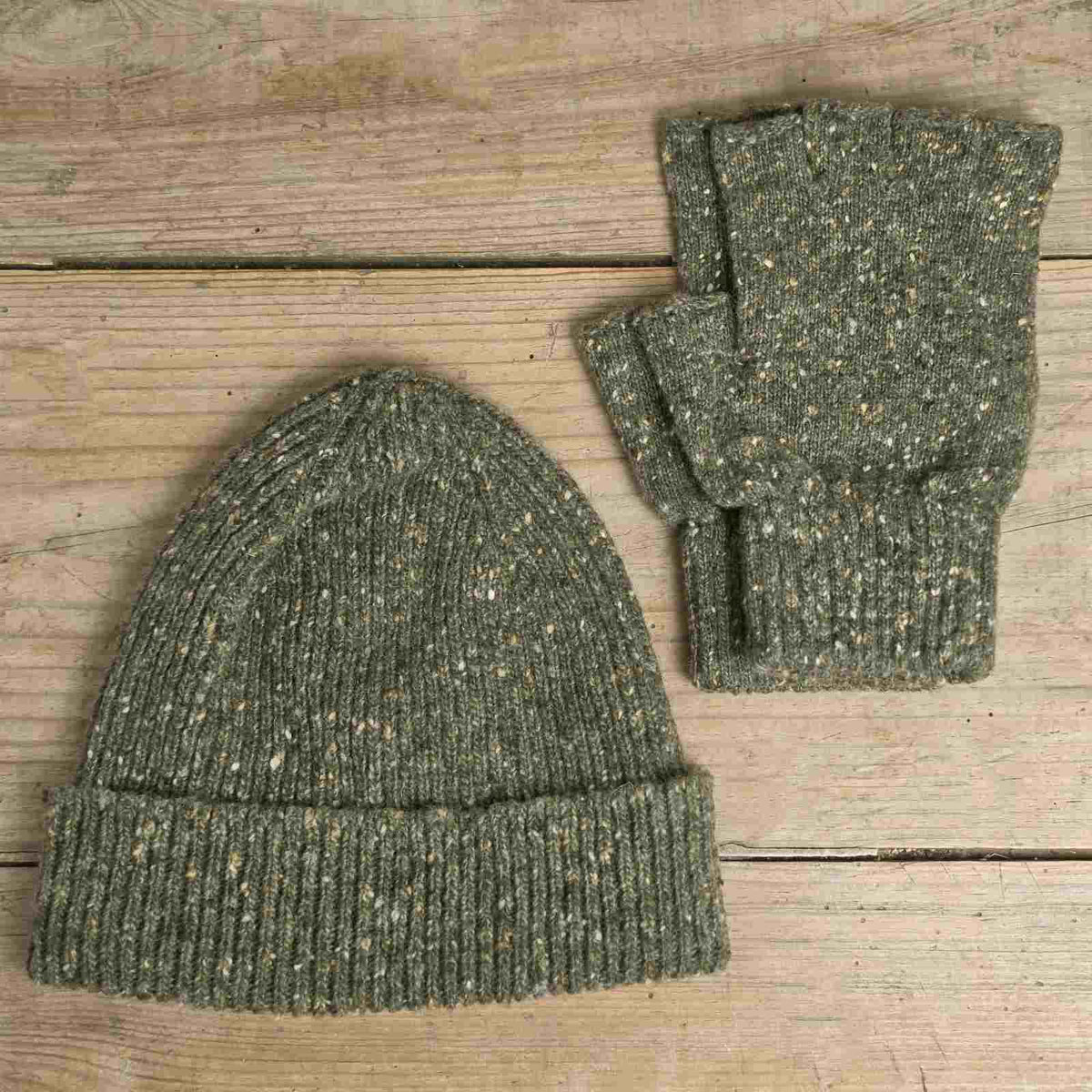 Men's Donegal Fingerless Gloves with matching hat - Moss