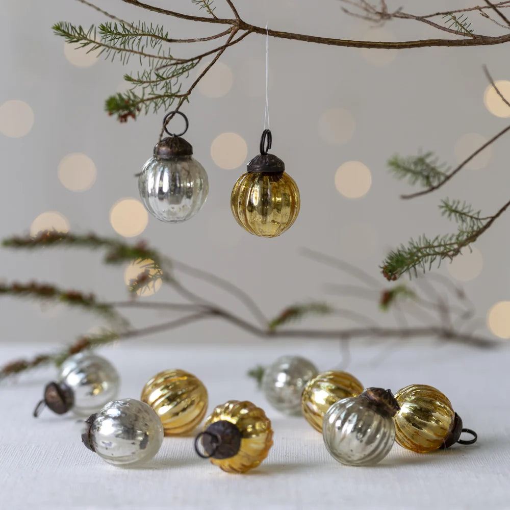 Mini Ribbed Bauble