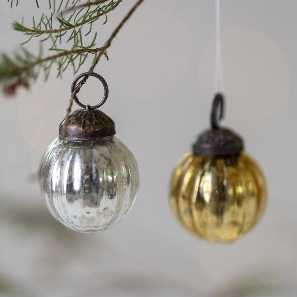 Mini Ribbed Bauble