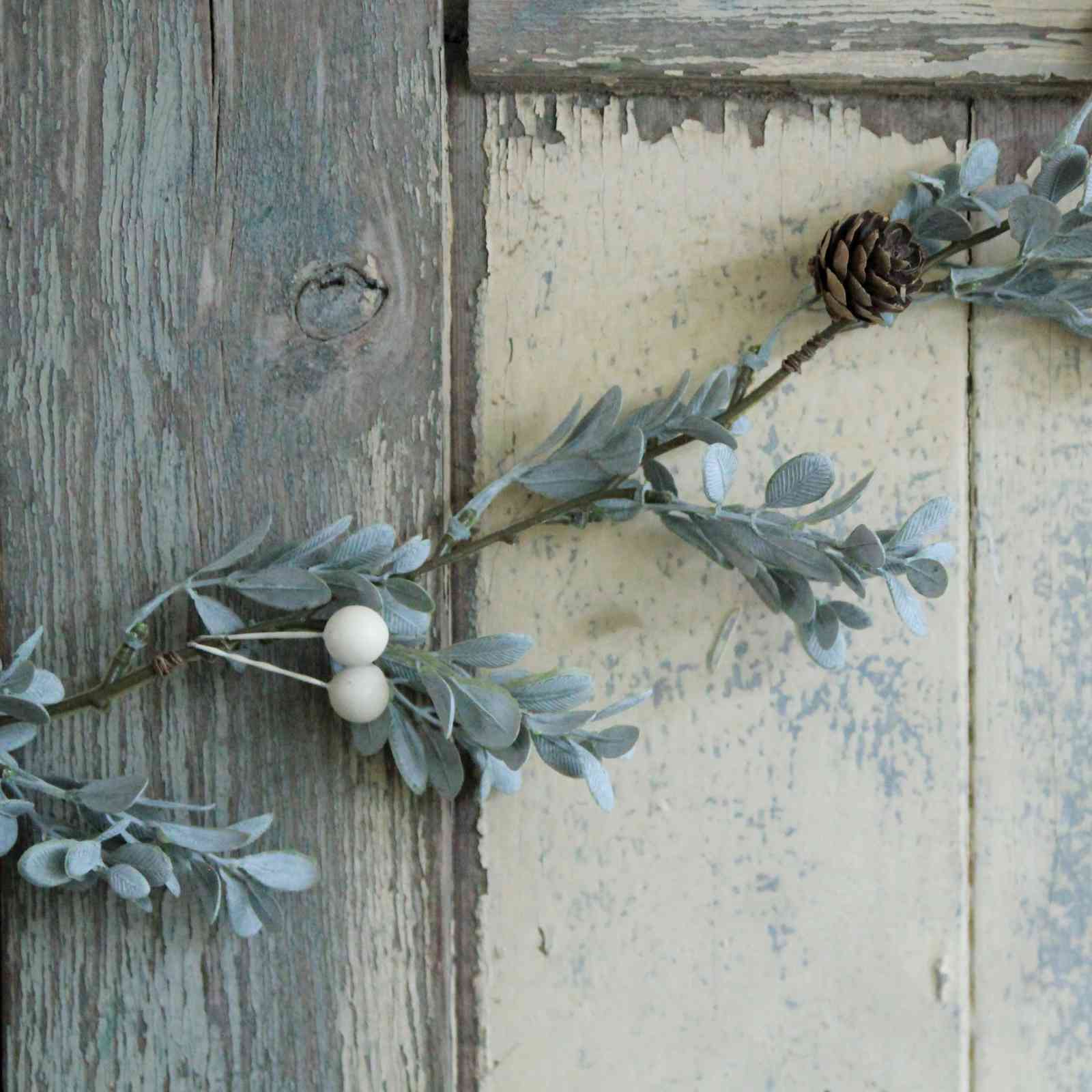 Pine Cone & White Berry Garland
