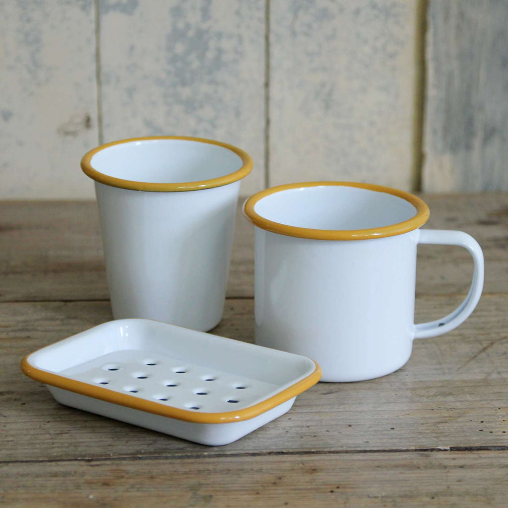 Soap dish, enamel mug and enamel tumble