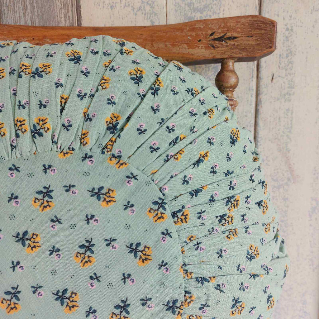 Vintage Round gauze cushion in Pistachio Floral