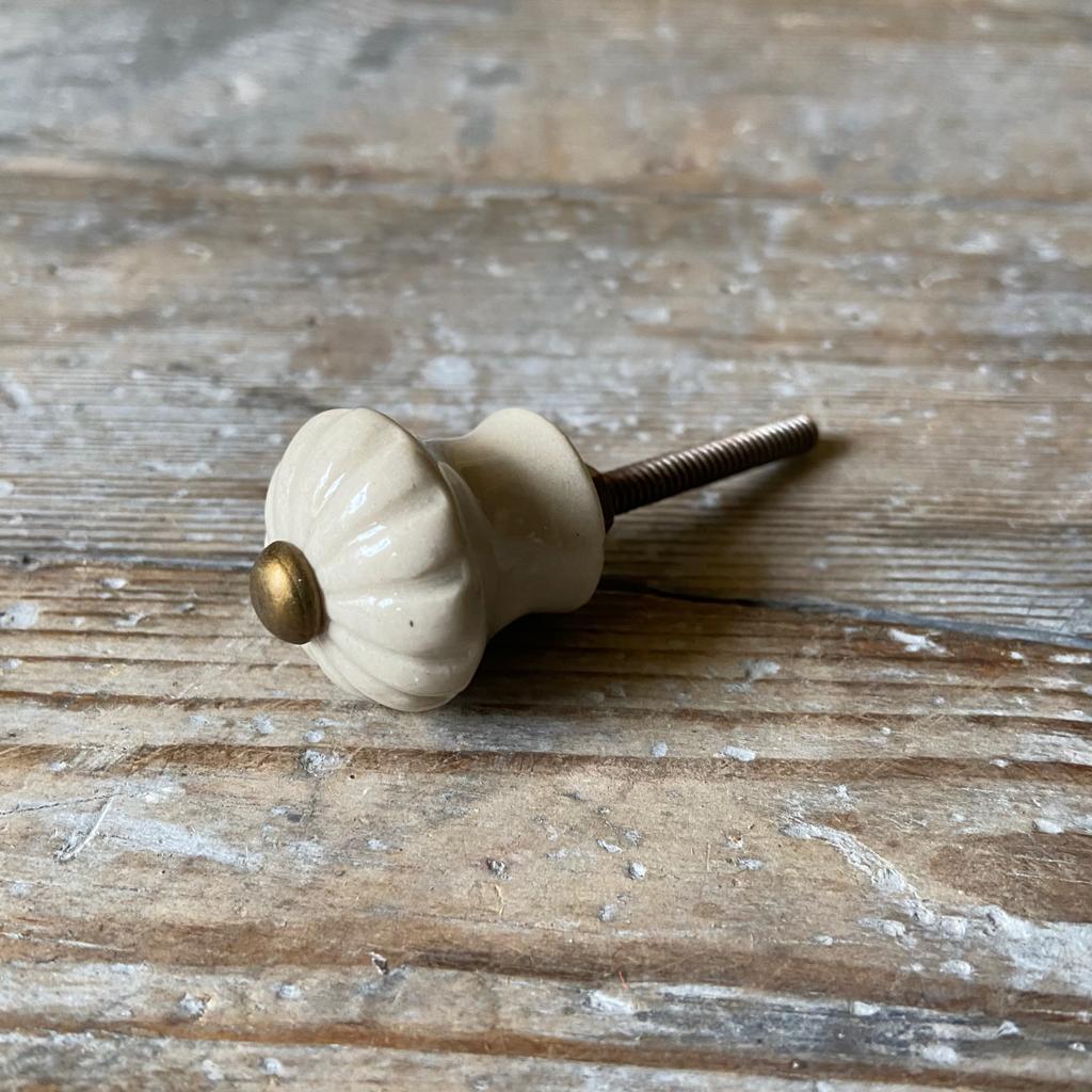 Small Cream Ribbed Door Knob - Homeware Store