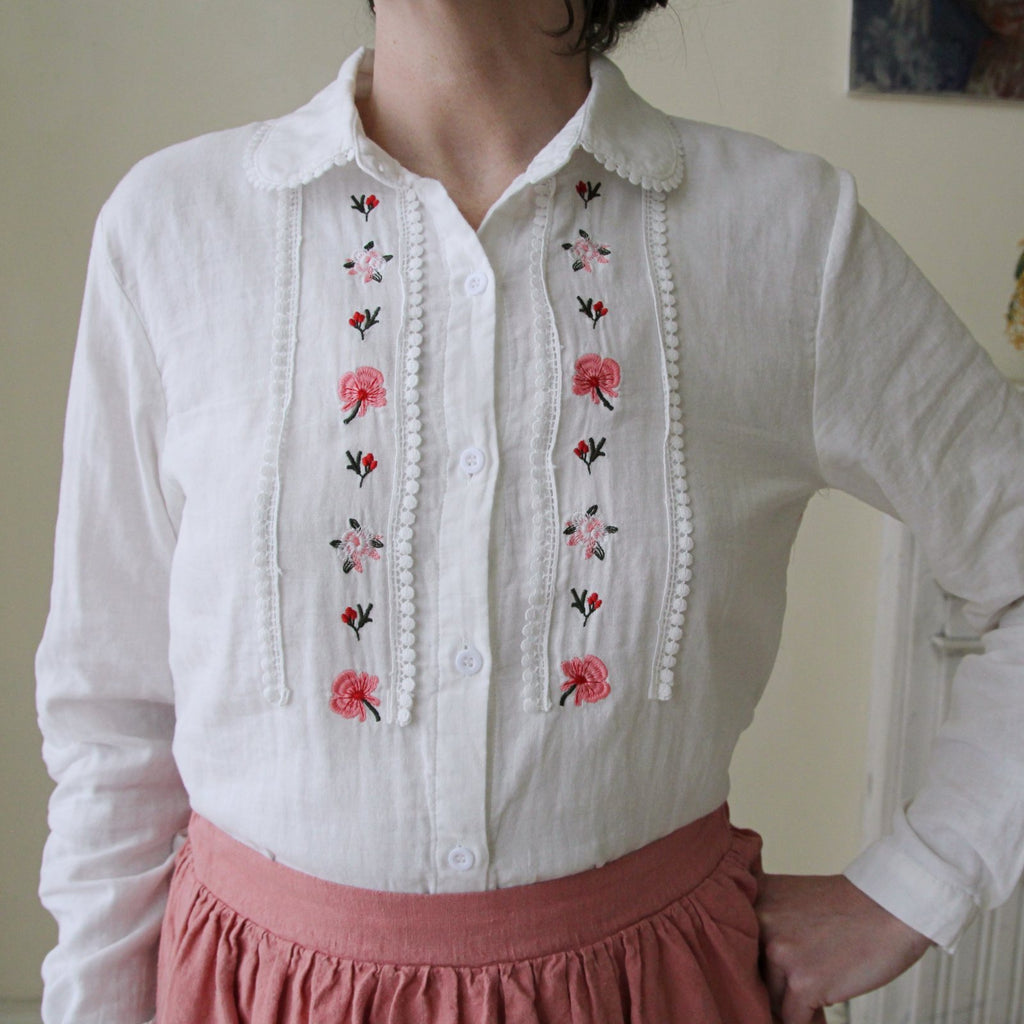 Vintage style Floral Embroidered Blouse embroidery detail