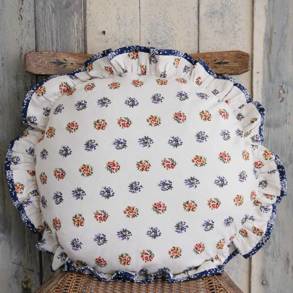 Projektityyny Round Linen Cushion - Blueberry Posy