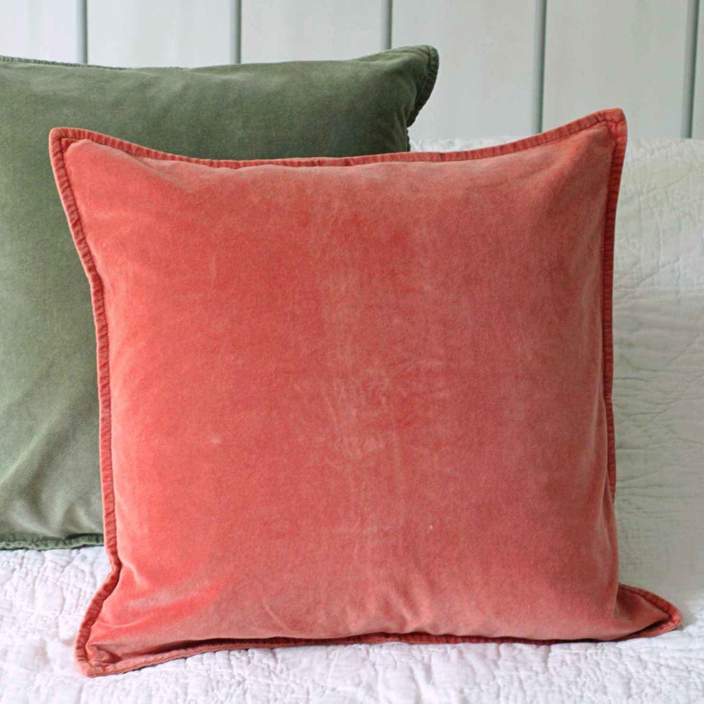Velvet cushion - faded raspberry